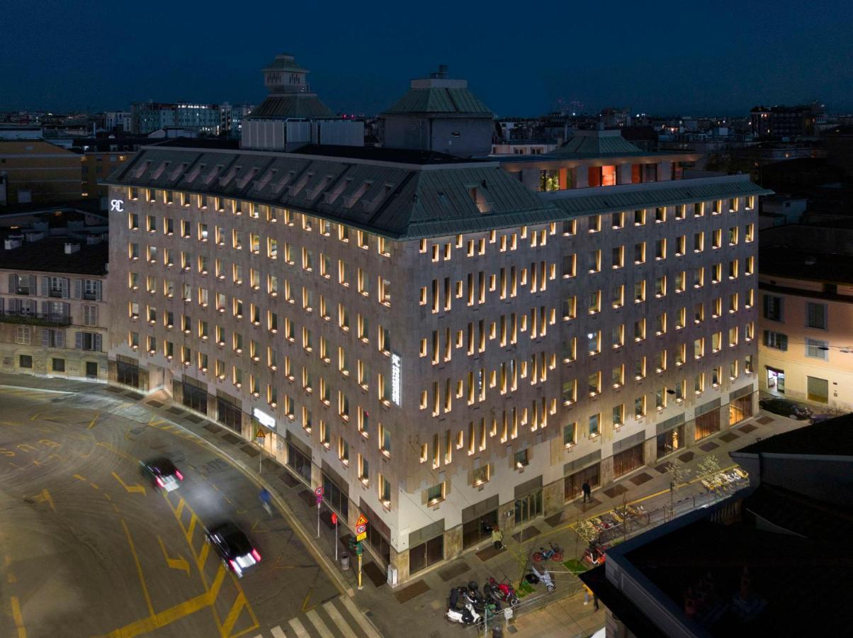 Radisson Collection Hotel, Santa Sofia Milan Exterior photo The hotel at night