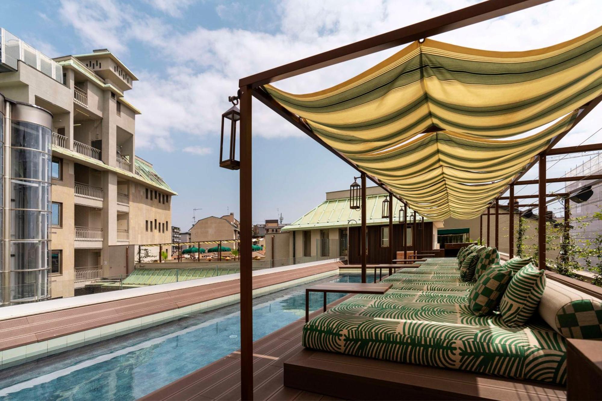 Radisson Collection Hotel, Santa Sofia Milan Exterior photo The pool at the hotel